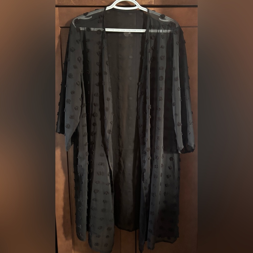 3 for $30. NWOT. SHEIN LUNE Plus Drop Shoulder Curved Hem Swiss Dot Kimono
